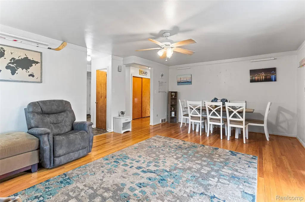 23020 Farmington Road Farmington City MI 48336