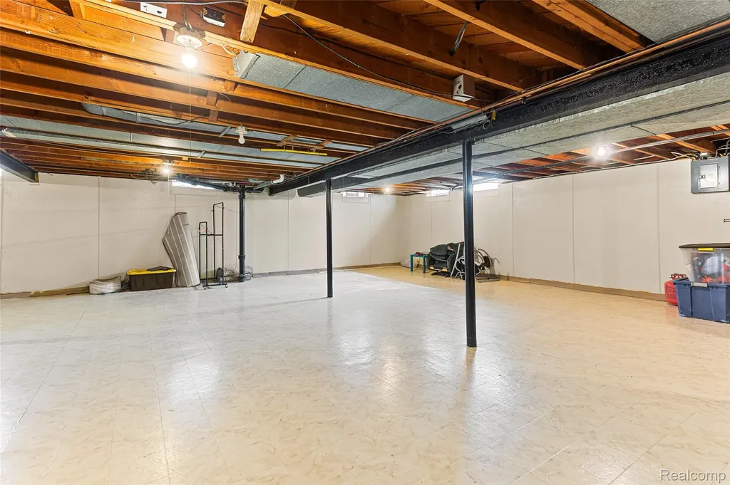 23020 Farmington Road Farmington City MI 48336