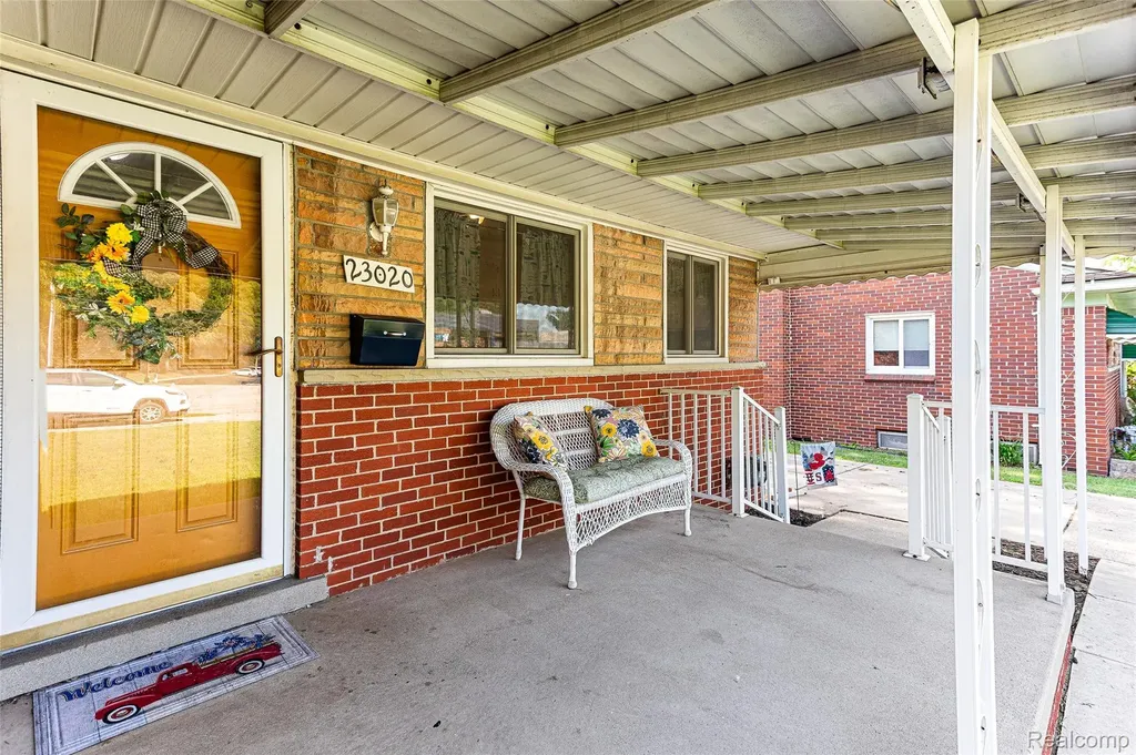 23020 Farmington Road Farmington City MI 48336