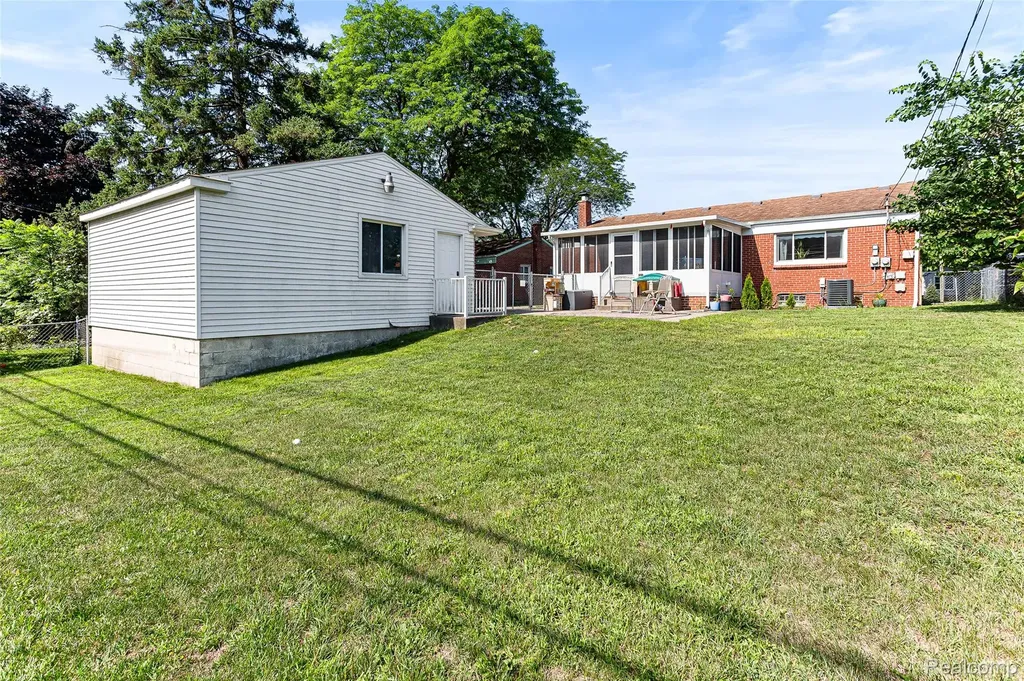 23020 Farmington Road Farmington City MI 48336