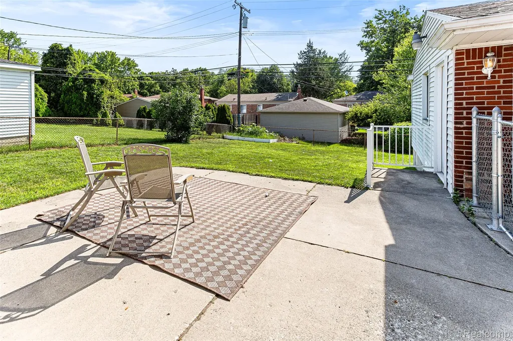 23020 Farmington Road Farmington City MI 48336