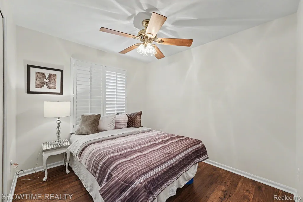40298 Sandy Drive Clinton Charter Township MI 48038