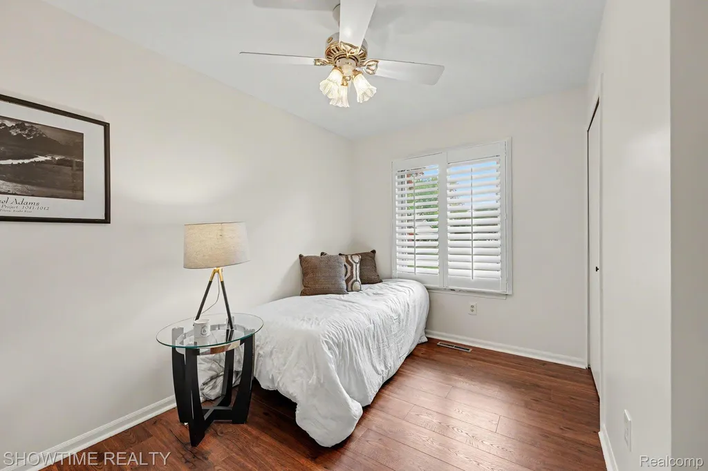 40298 Sandy Drive Clinton Charter Township MI 48038