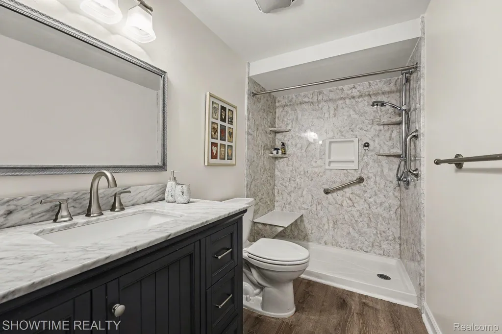 40298 Sandy Drive Clinton Charter Township MI 48038