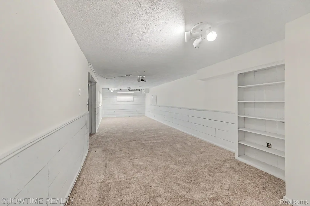 40298 Sandy Drive Clinton Charter Township MI 48038
