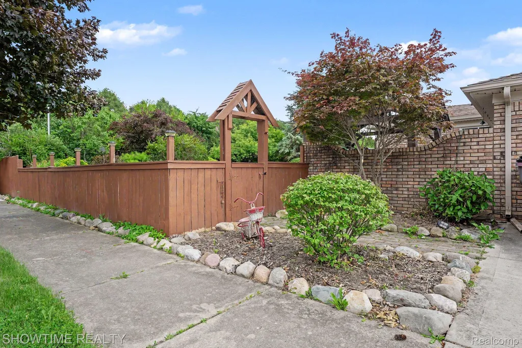 40298 Sandy Drive Clinton Charter Township MI 48038