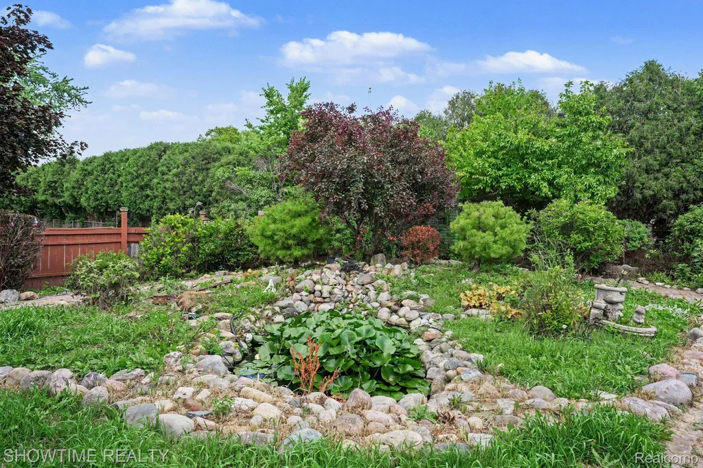 40298 Sandy Drive Clinton Charter Township MI 48038