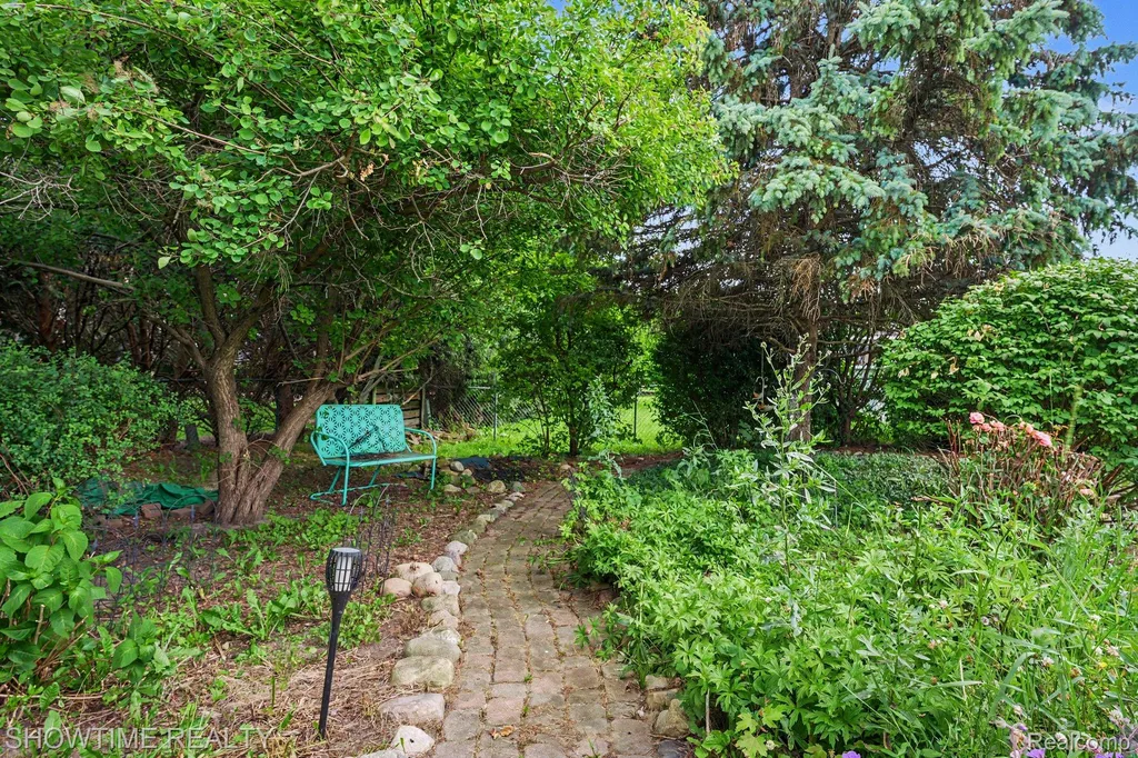 40298 Sandy Drive Clinton Charter Township MI 48038