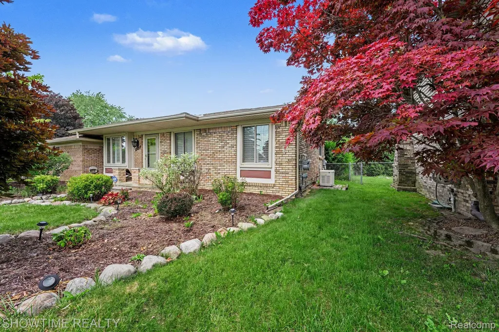 40298 Sandy Drive Clinton Charter Township MI 48038