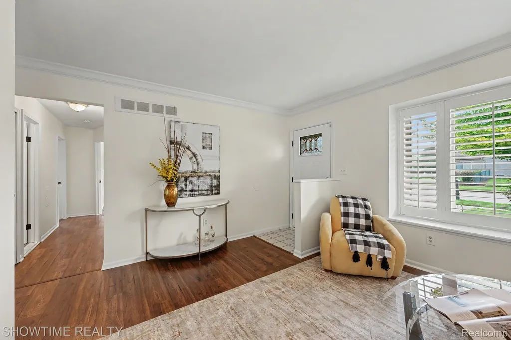40298 Sandy Drive Clinton Charter Township MI 48038