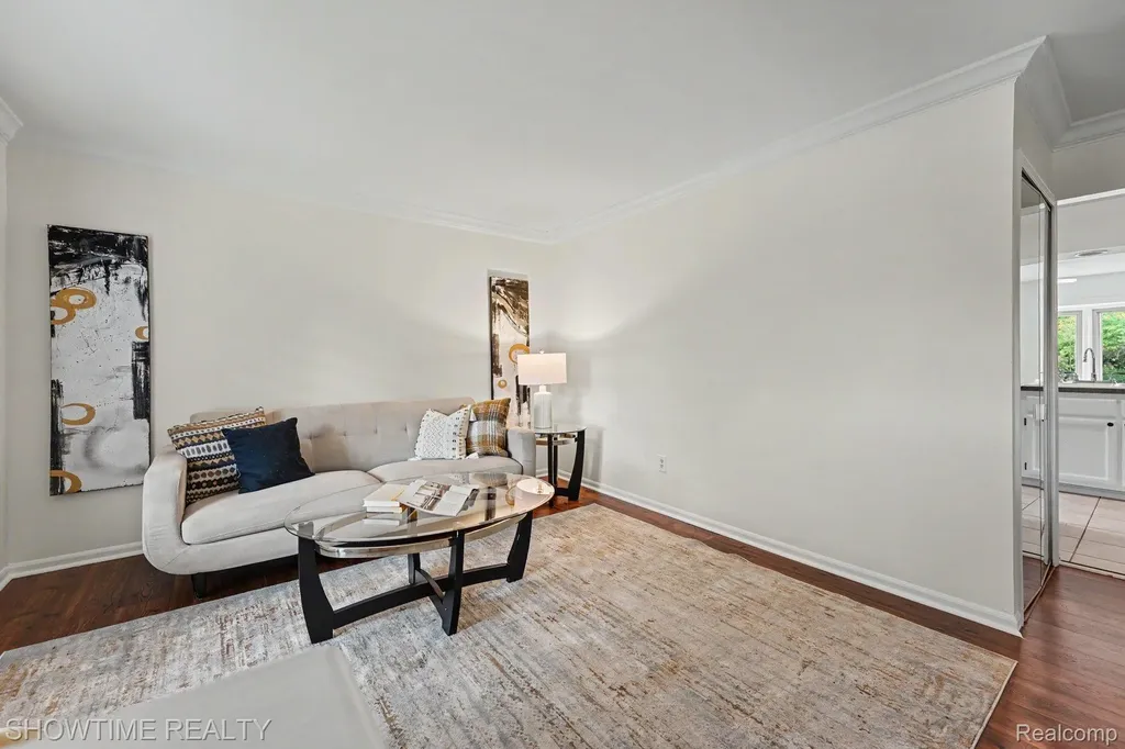40298 Sandy Drive Clinton Charter Township MI 48038