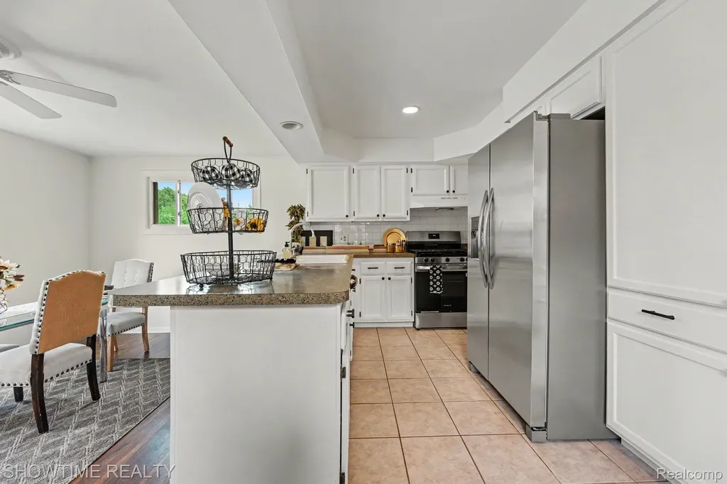 40298 Sandy Drive Clinton Charter Township MI 48038