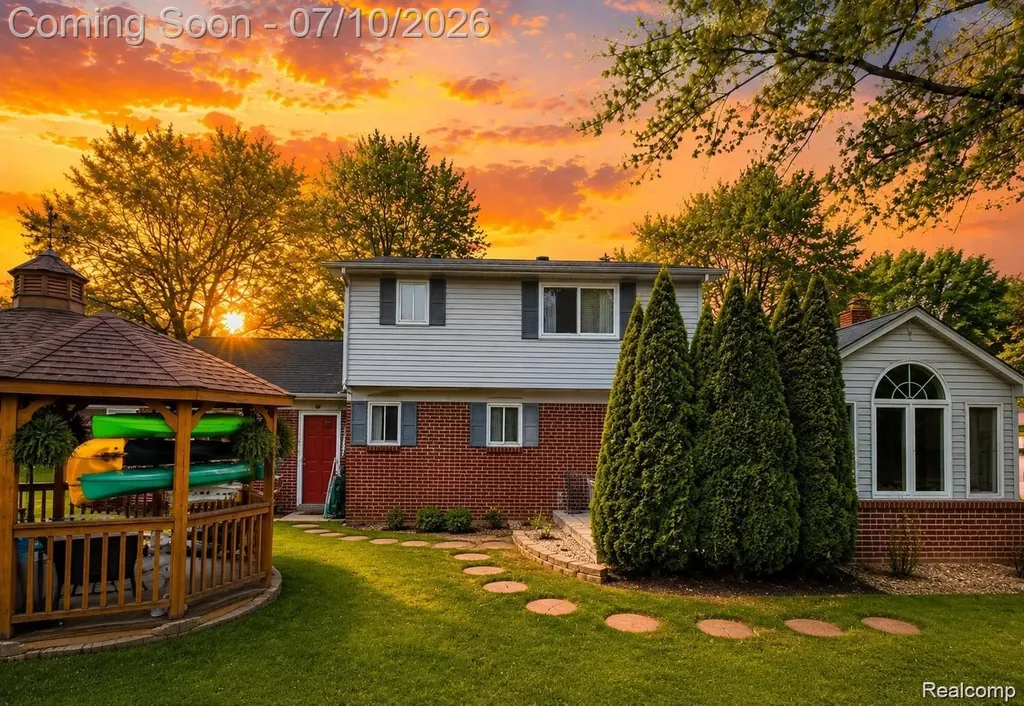 9739 Waterway Drive Grosse Ile Township MI 48138