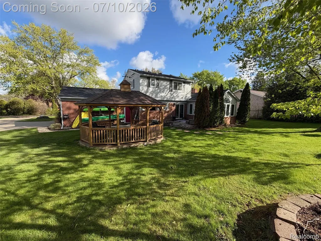 9739 Waterway Drive Grosse Ile Township MI 48138