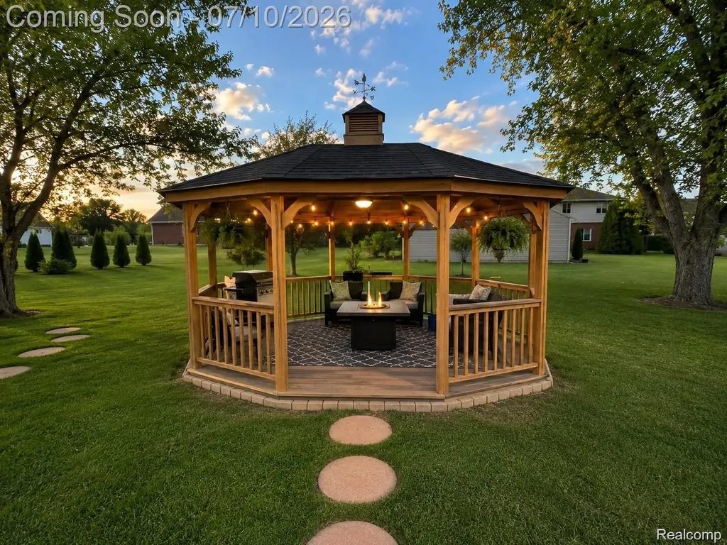 9739 Waterway Drive Grosse Ile Township MI 48138