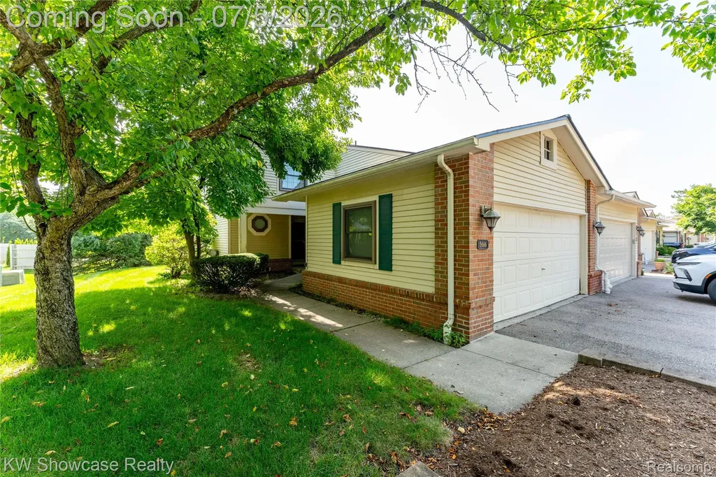 5666 Drake Hollow Drive E West Bloomfield Charter Township MI 48322