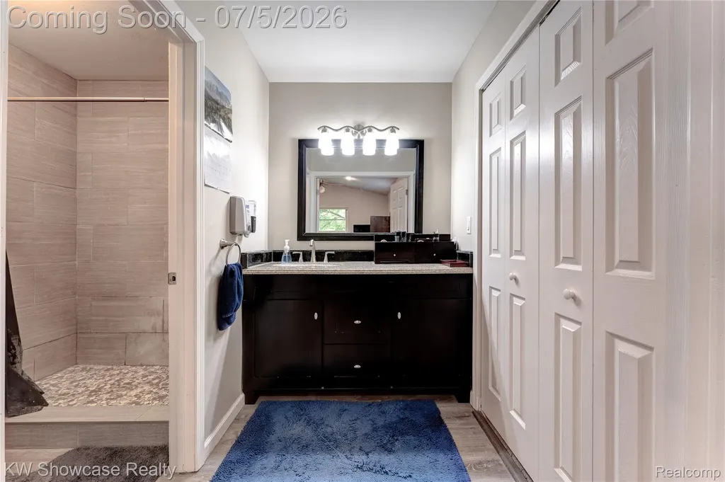 5666 Drake Hollow Drive E West Bloomfield Charter Township MI 48322