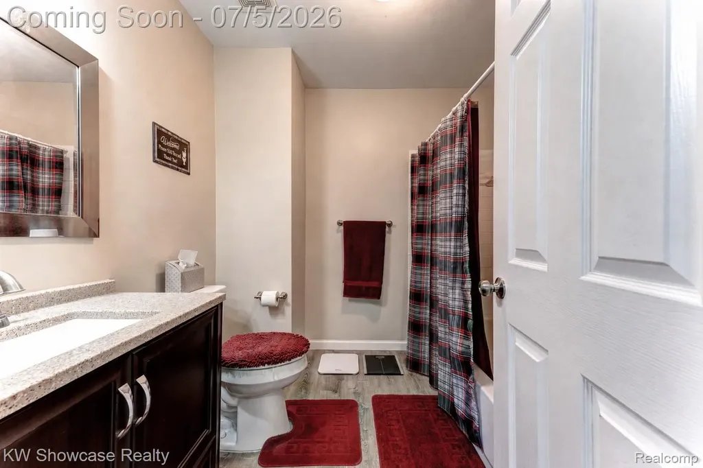 5666 Drake Hollow Drive E West Bloomfield Charter Township MI 48322