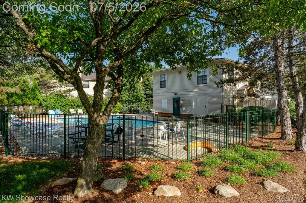 5666 Drake Hollow Drive E West Bloomfield Charter Township MI 48322