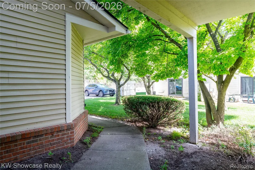 5666 Drake Hollow Drive E West Bloomfield Charter Township MI 48322