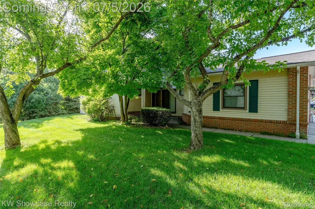 5666 Drake Hollow Drive E West Bloomfield Charter Township MI 48322