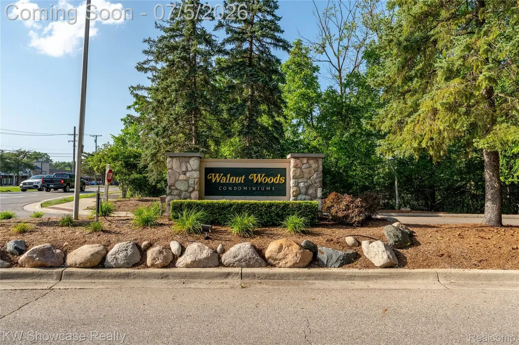 5666 Drake Hollow Drive E West Bloomfield Charter Township MI 48322