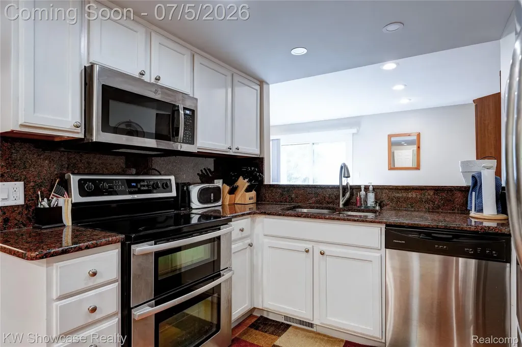 5666 Drake Hollow Drive E West Bloomfield Charter Township MI 48322