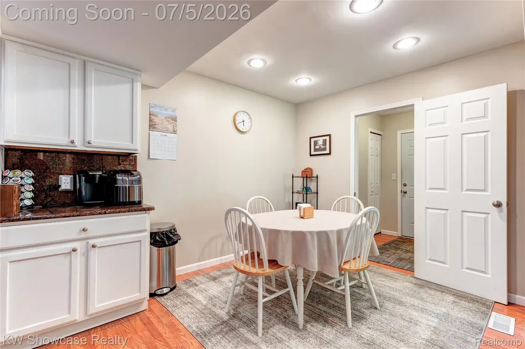 5666 Drake Hollow Drive E West Bloomfield Charter Township MI 48322