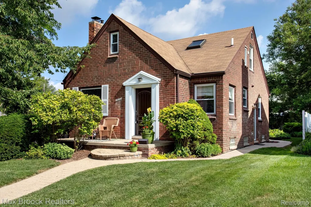10564 Lasalle Boulevard Huntington Woods City MI 48070