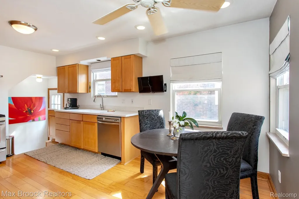 10564 Lasalle Boulevard Huntington Woods City MI 48070