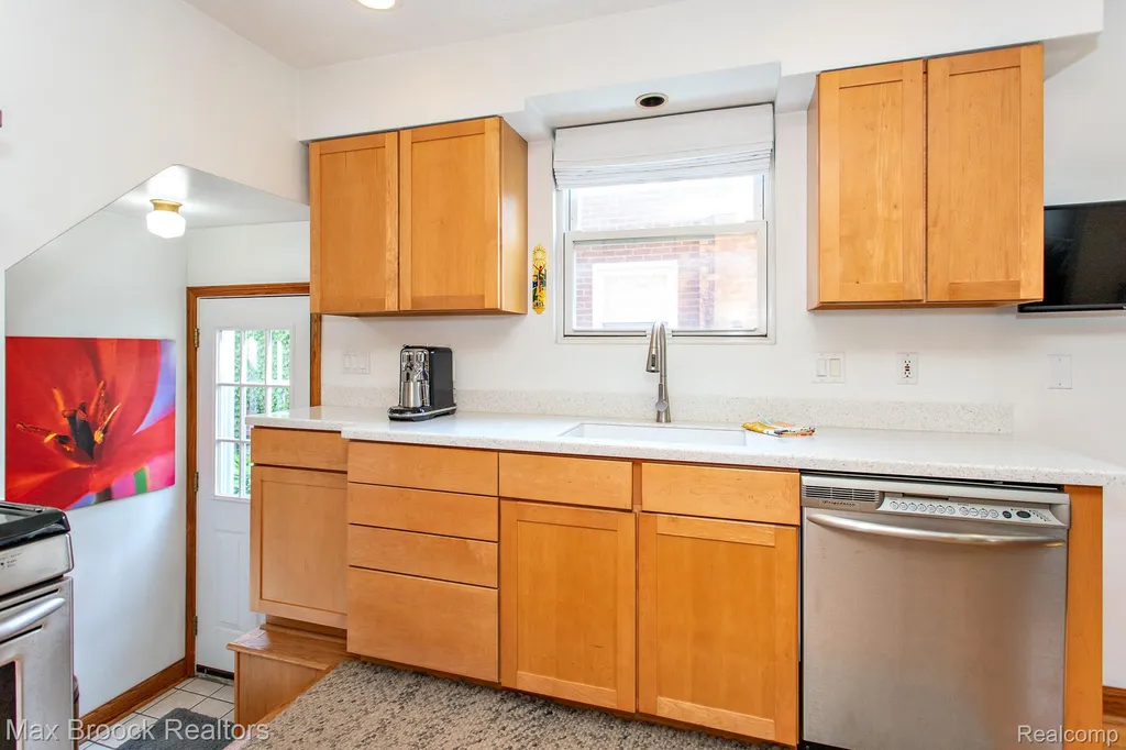 10564 Lasalle Boulevard Huntington Woods City MI 48070