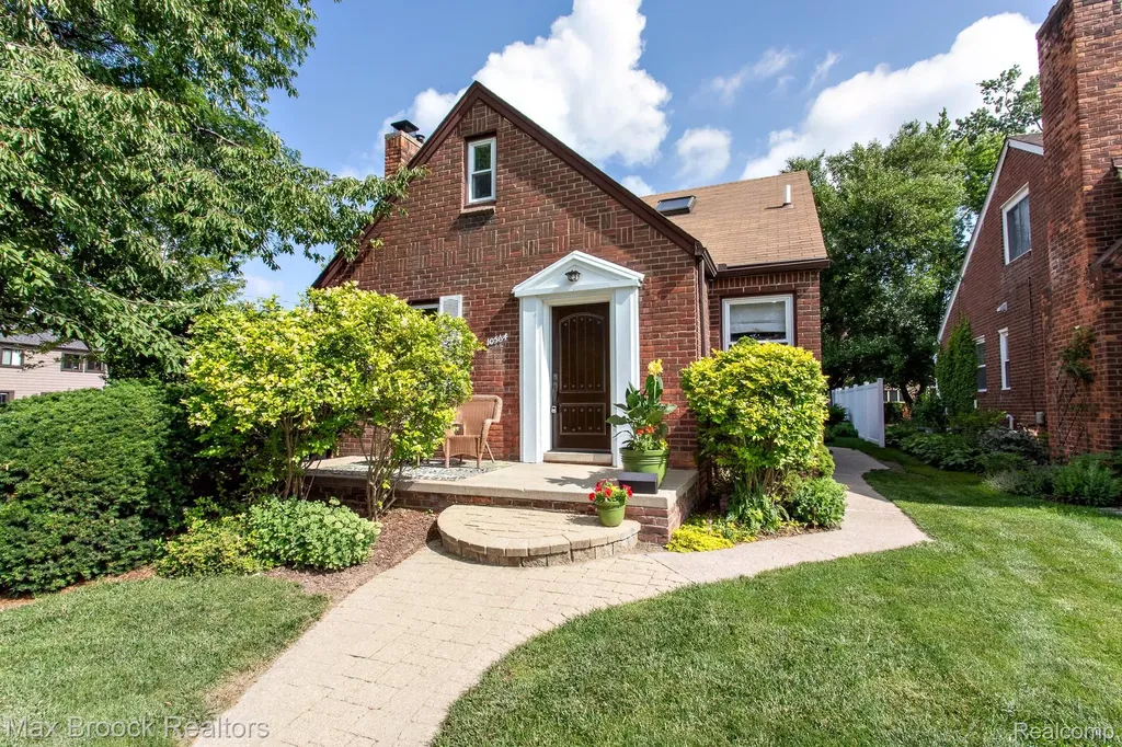 10564 Lasalle Boulevard Huntington Woods City MI 48070