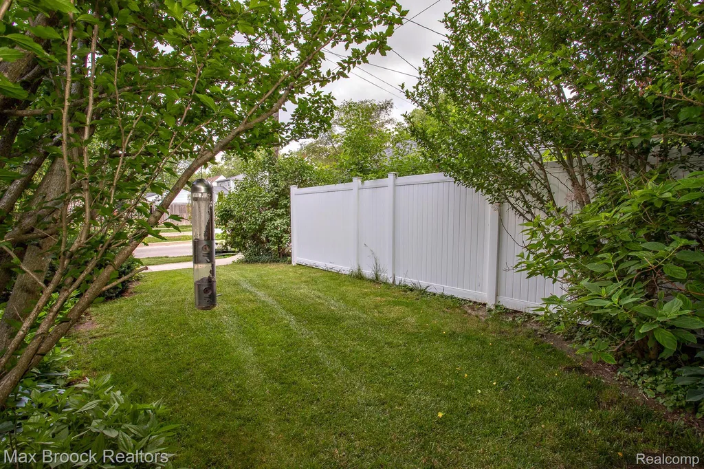 10564 Lasalle Boulevard Huntington Woods City MI 48070
