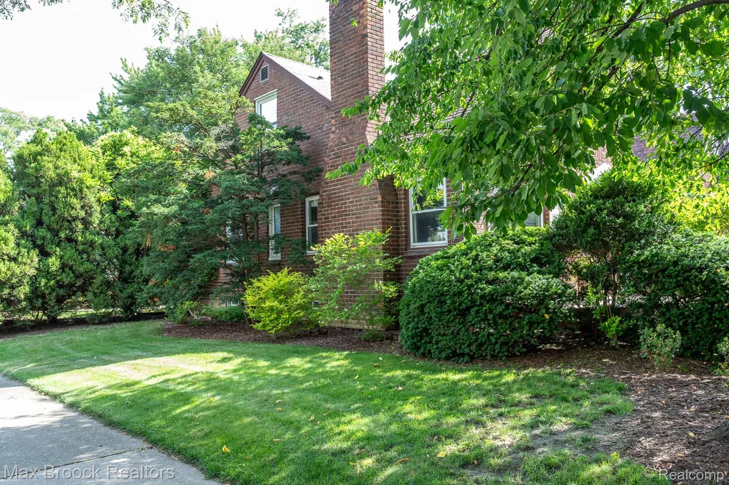 10564 Lasalle Boulevard Huntington Woods City MI 48070