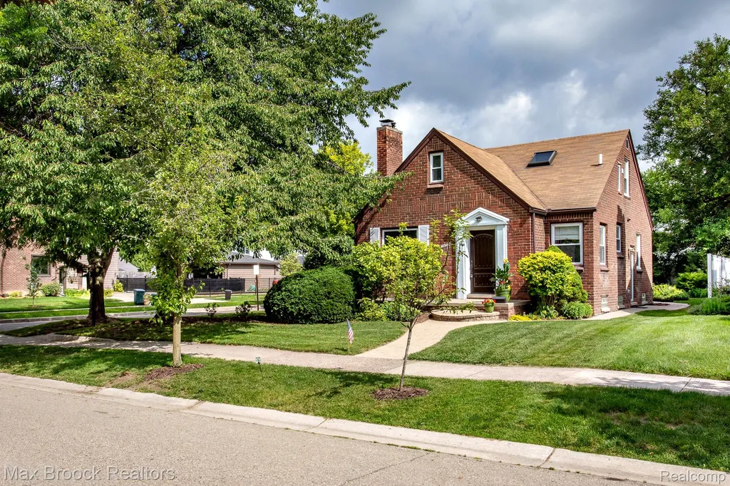 10564 Lasalle Boulevard Huntington Woods City MI 48070