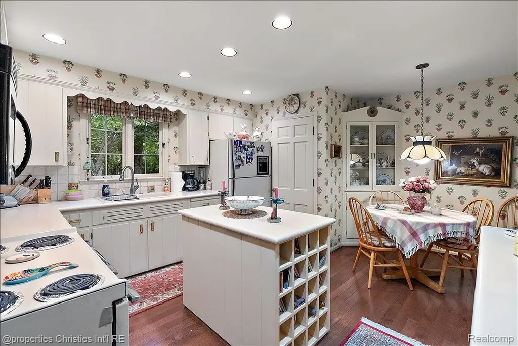 341 Westwood Drive Bloomfield Hills City MI 48301