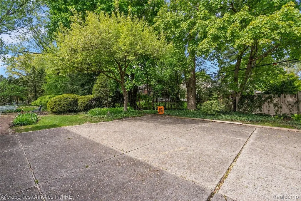 341 Westwood Drive Bloomfield Hills City MI 48301