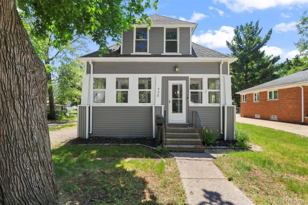 428 Bauman Avenue Clawson City MI 48017