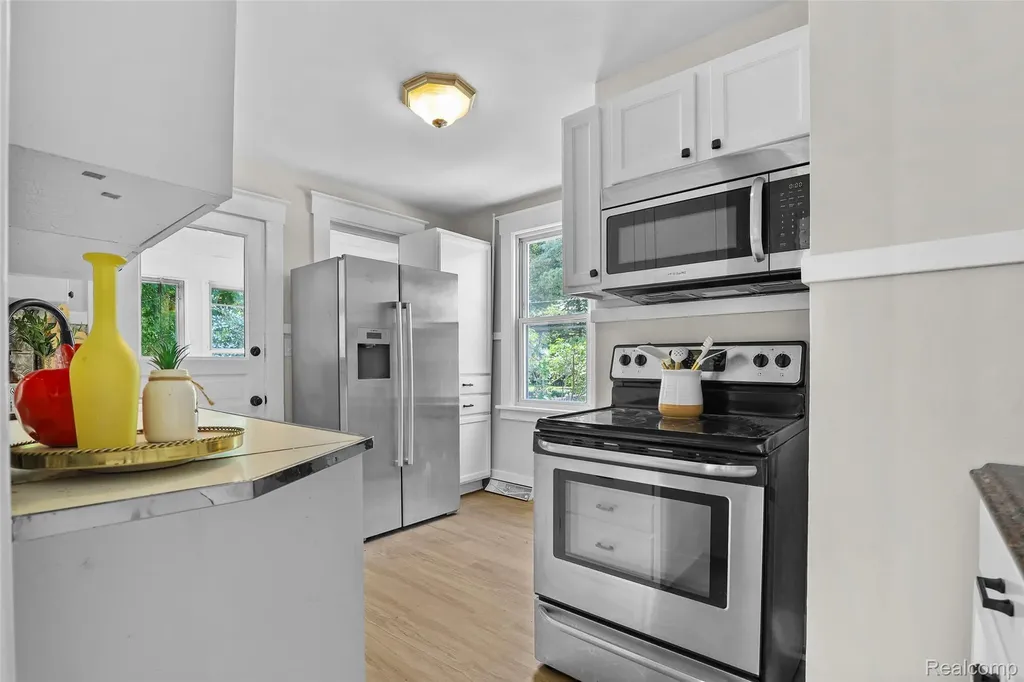 428 Bauman Avenue Clawson City MI 48017