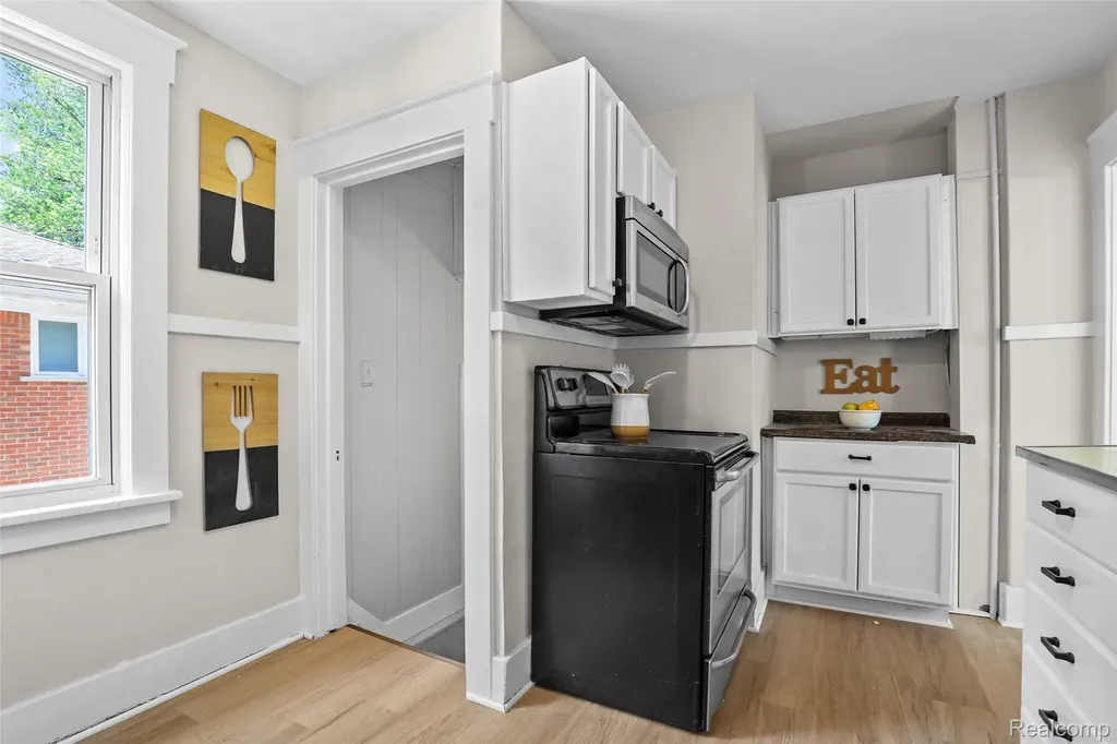 428 Bauman Avenue Clawson City MI 48017