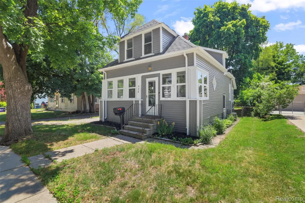 428 Bauman Avenue Clawson City MI 48017