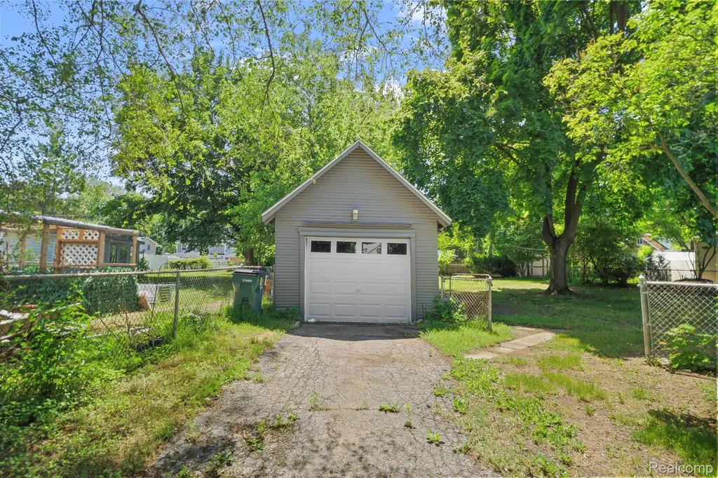 428 Bauman Avenue Clawson City MI 48017