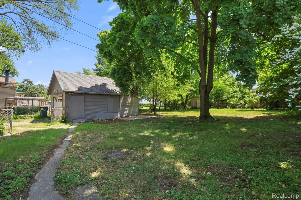 428 Bauman Avenue Clawson City MI 48017