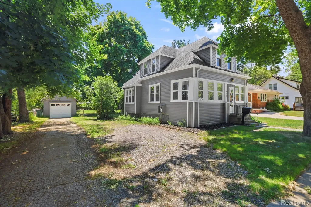 428 Bauman Avenue Clawson City MI 48017