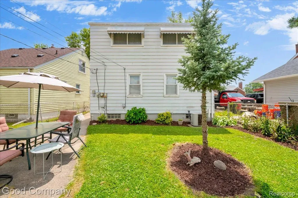21531 Avalon Street St. Clair Shores City MI 48080