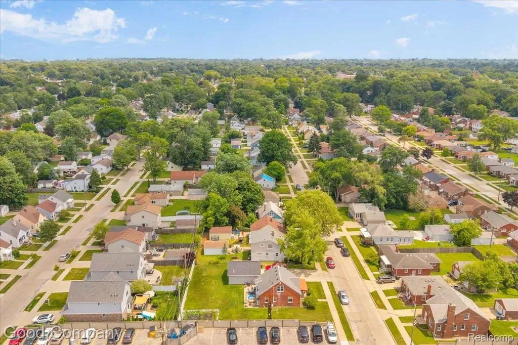 21531 Avalon Street St. Clair Shores City MI 48080