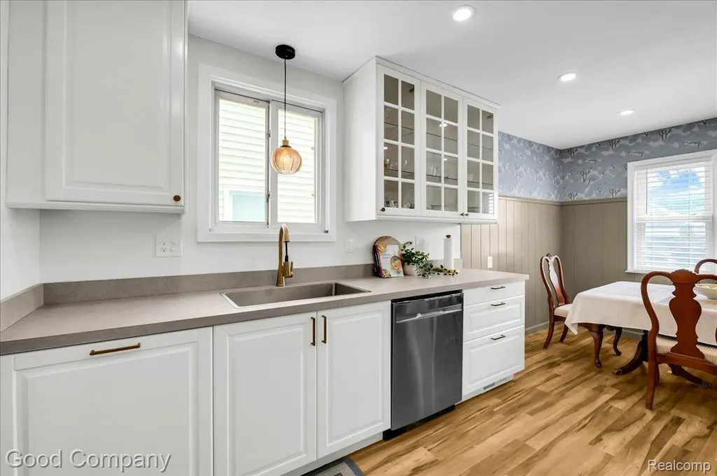 21531 Avalon Street St. Clair Shores City MI 48080