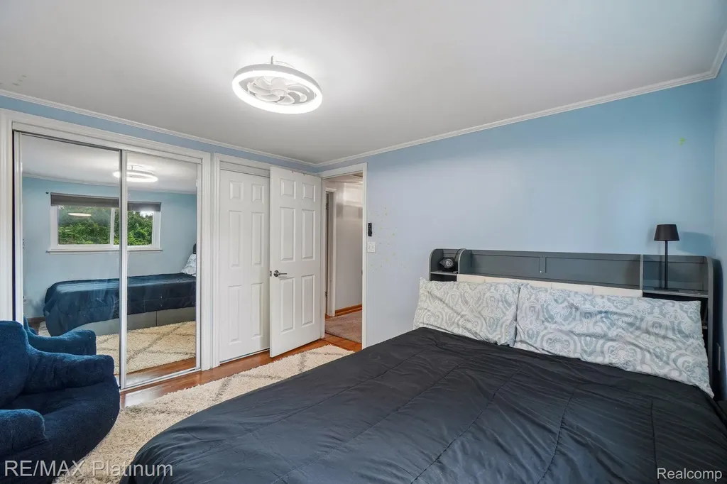981 Shenandoah Court Clawson City MI 48017
