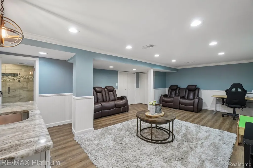 981 Shenandoah Court Clawson City MI 48017