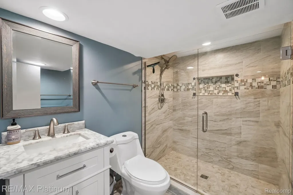 981 Shenandoah Court Clawson City MI 48017